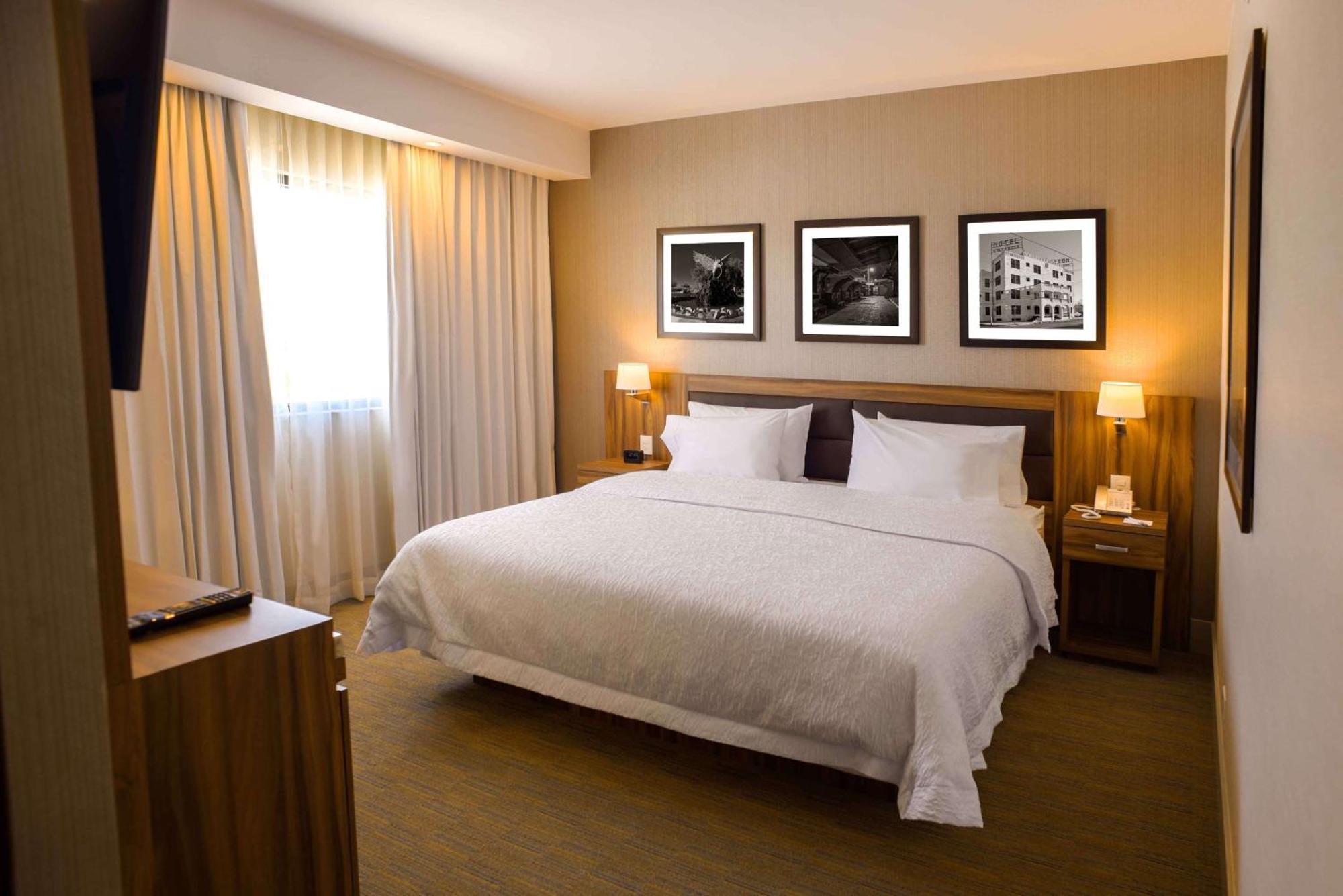 Hampton Inn Пьедрас-Неграс Экстерьер фото