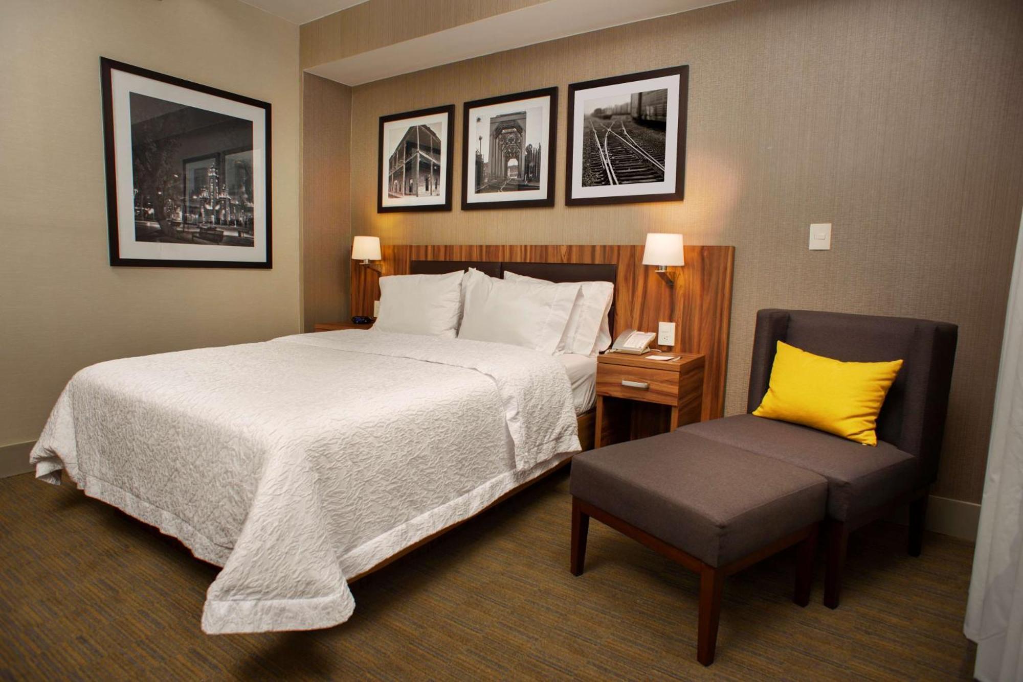 Hampton Inn Пьедрас-Неграс Экстерьер фото